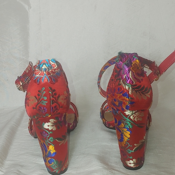 Red Floral Pattern Heels - Picture 2 of 5